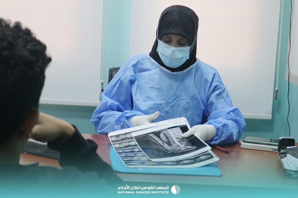 عيادة الباطنة 1 : د. هنية الفرجاني . تمريض : انتصار عبد الوهاب .